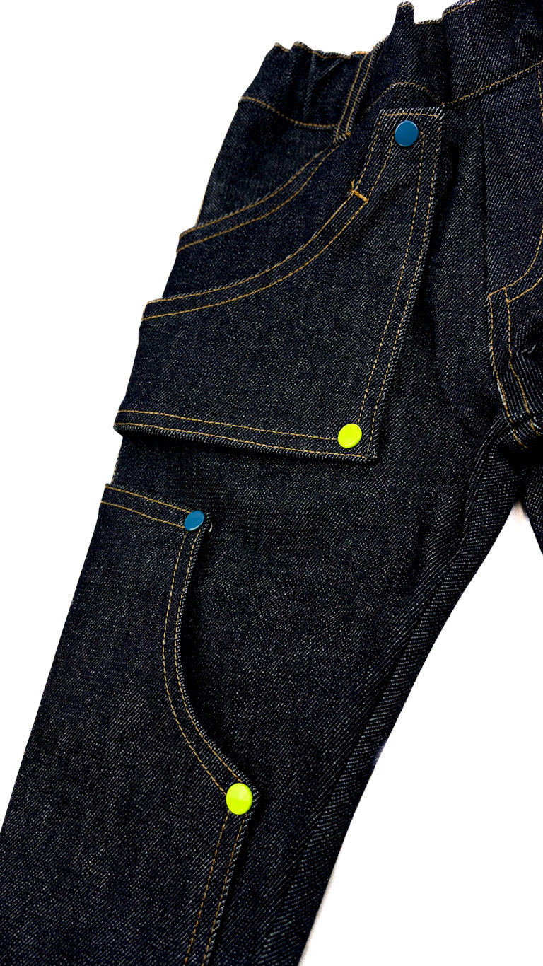 Pantalon enfant en jeans noir – résistant, évolutif et réparable et 6 patchs iclus
