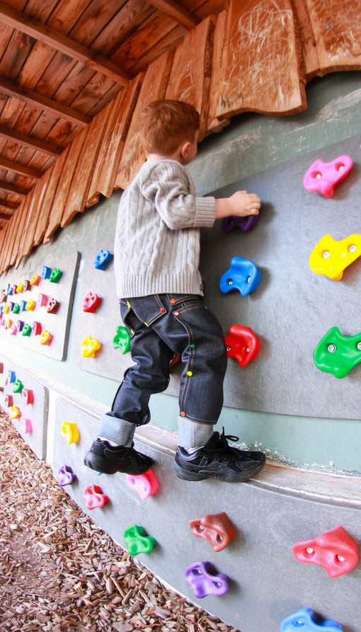 Les pantalons enfants pratiques au quotidien : le vrai casse-tête des parents