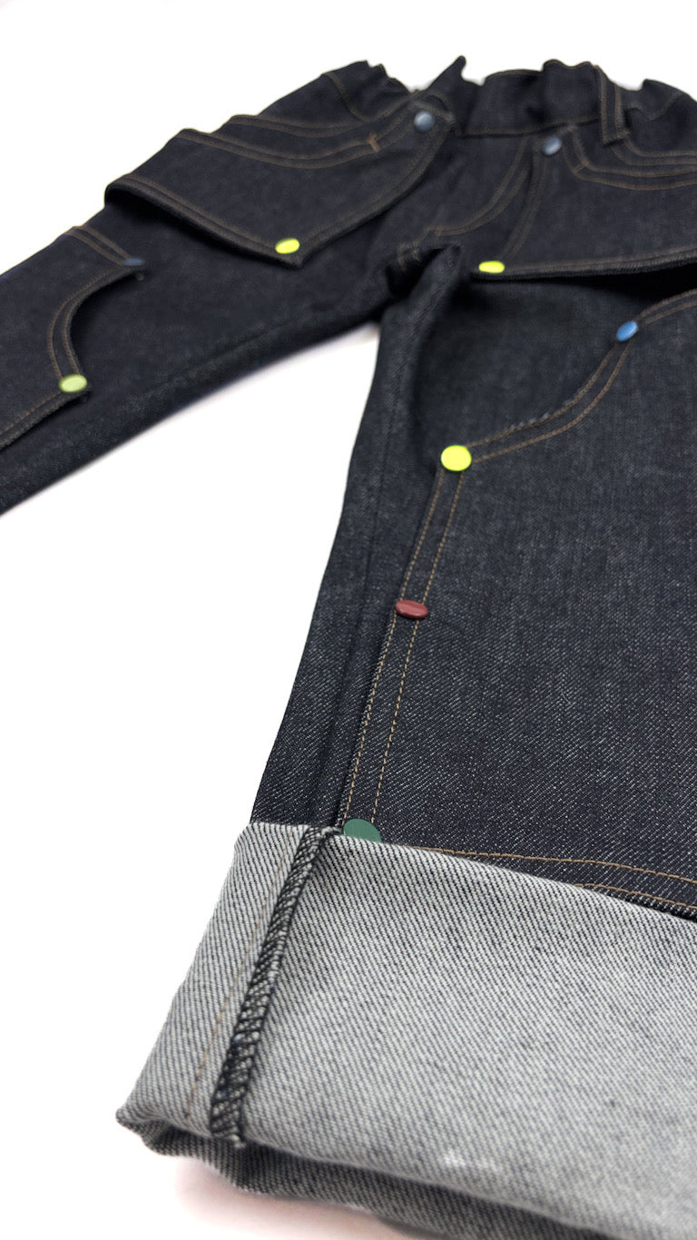 Pantalon enfant en jeans noir – résistant, évolutif et réparable et 6 patchs iclus